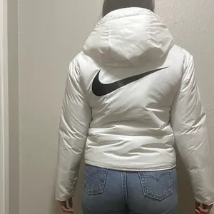Nike Women's Hooded White Puffer Jacket Reversible Estimated Medium thumbnail 2