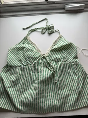 green halter top Size M thumbnail 2