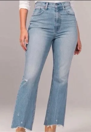 Abercrombie & Fitch The Kick Flare Ultra High Rise Jeans‎ Light Wash Size 28 thumbnail 1