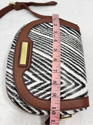 Liz Claiborne Black & White Chevron Crossbody with Brown Trim thumbnail 5