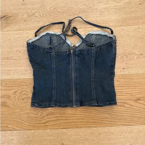 SHEIN - Studded Corset Style Crop Top in Denim Blue thumbnail 2