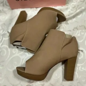 NIB! Stephen Ella back zipper, peekaboo toe, heeled booties size 9 thumbnail 4
