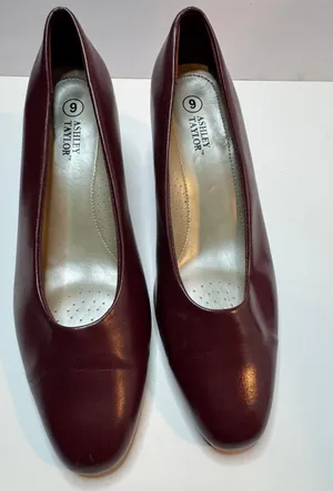 Ashley Taylor Burgundy Pumps Size 9 thumbnail 1