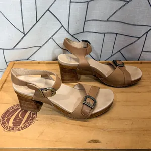 Dansko Tan Leather Buckle Clog Sandals Wood Grain Block Heel‎ Womens 40 EU thumbnail 3