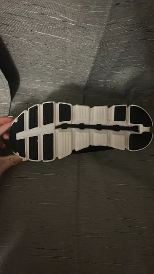 On Cloud Shoes thumbnail 6