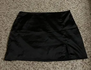 Le lis Black satin mini skirt thumbnail 1