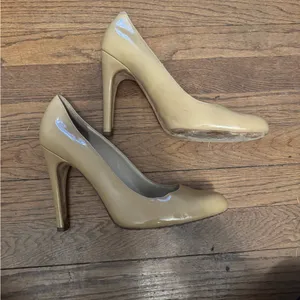 Michael Kors 10 High Heel Patent Pumps round toe neutral Nude Beige Leather thumbnail 2