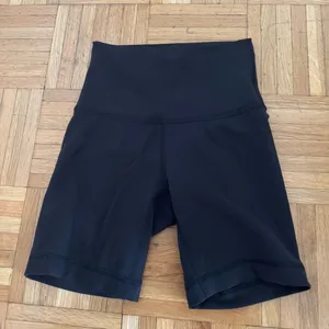Lululemon Wunder Train Shorts thumbnail 1