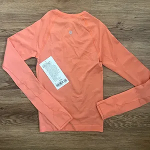 Lululemon Swiftly Tech Long Sleeve Shirt 2.0 Race Length thumbnail 4