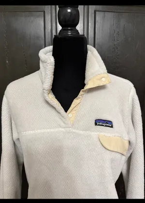 Patagonia Oatmeal Pullover Snap Fleece - size Large. ***refer to measurements for size. Gently Warn and excellent condition. Measurements approximately from armpit to armpit 19.5” not fully stretched out x 25” long. Non-smoking home. Priced at as is condition. Don’t like my price make a reasonable offer! And thank you for checking my closet! thumbnail 3