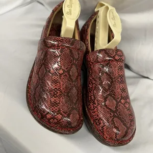 b.o.c NEW Women's Pink and‎ Brown Leather Embossed Slip On Chunky Clogs Sz 7 thumbnail 6