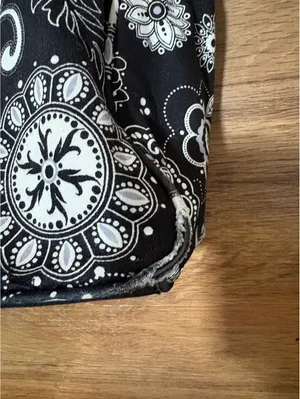 Thirty-One Black White Floral Paisley Quilted Tote Bag Handbag Purse thumbnail 4