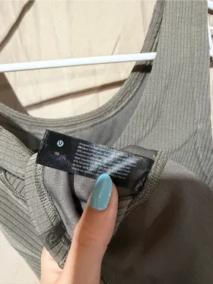 Lululemon tank top thumbnail 4
