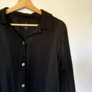 CuddlDuds black knit ribbed button down long sleeved shirt extra long women's TM thumbnail 2