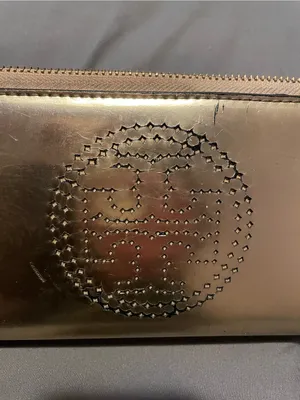 Tory Burch Metallic Gold Patent Leather Zip Around Wallet Credit Card Holder thumbnail 7