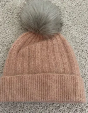 Aritzia Hat thumbnail 1