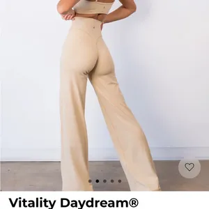 Vitality Daydream Relaxed Trouser - Caramel Macchiato thumbnail 2