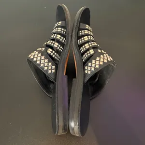 Colleen Cordero Silver Studded Slide Sandals Womens 9 Black Leather Slip On Flat thumbnail 6