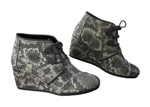 TOMS Boots Womens Sz 8.5 Gray Snake Print Wedge Ankle Lace Up Booties Minimalist thumbnail 1