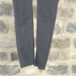 H&M &Denim Woman's Size‎ 4 Black Super Skinny Pull-on Maternity Pants Raw Hem thumbnail 3