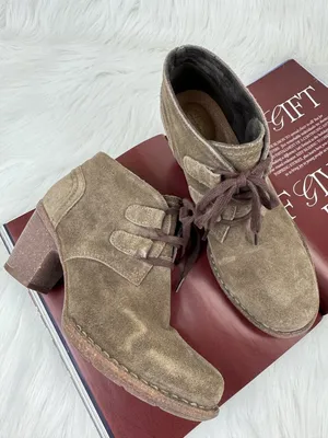 NWOT Clarks Artisan Carleta Lyon Suede Ankle Bootie Boots 7.5W Taupe Block Heel thumbnail 1