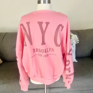 NYC Brooklyn Pink Graphic Sweatshirt Size undefined thumbnail 2