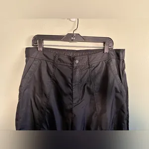 Fabletics Women's Extra Wide Leg Black Pants Cargo Shine Yoga Sz XL thumbnail 3
