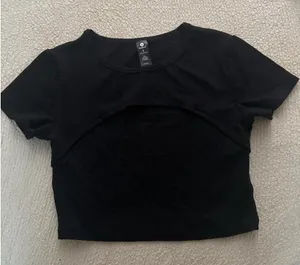 Cropped Athleisure Top Black thumbnail 1