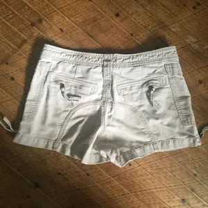 American Eagle Y2K zipped hem khaki shorts thumbnail 2