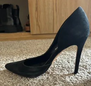 Steve Madden Black Suede Stiletto thumbnail 1