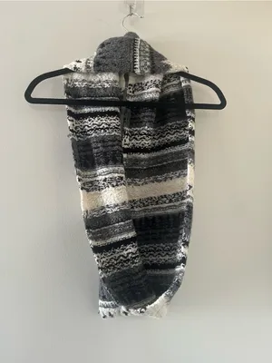 American Eagle Gray Fair Isle Infinity Scarf Womens Wool Blend Nordic Winter thumbnail 4