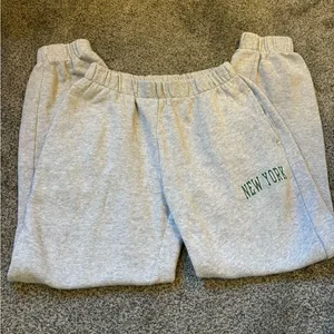 Brandy Melville Rosa Sweatpants thumbnail 1