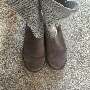 UGG Gray Sweater s - EUC thumbnail 7