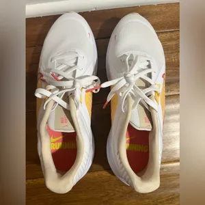 Nike womens Nike Quest 5 White Size 8.5 thumbnail 4