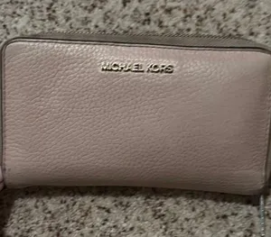 Michael Kors Wallet thumbnail 1