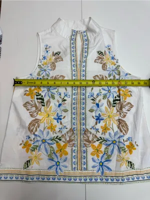 Crown & Ivy Women's Sleeveless Swing Split Neck Printed Top size M thumbnail 7