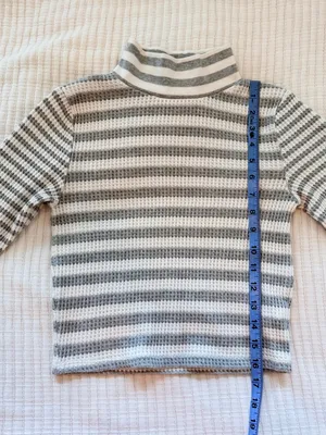 Aerie Striped Gray & White Mock Neck Long Sleeve Thermal Crop Top Size Small thumbnail 9