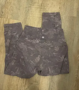 Lululemon Cropped Leggings thumbnail 1