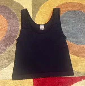 Aritzia Sunday Best Black Basic Seamless Crop Tank Top Size Small thumbnail 1