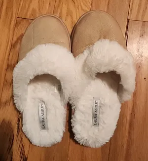 Laura Ashley Cozy Faux Fur Slippers‎ Beige Comfort Indoor Shoes Women's thumbnail 1
