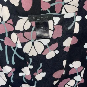 Ann Taylor floral faux wrapped long sleeve blouse SZ medium brunch botanical thumbnail 4