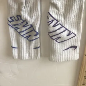 Nike White mix matched Purple and Blue Athletic Crew Socks size small thumbnail 4