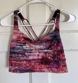 Lululemon‎ Free to Be Bra in Dahliascape size 6 thumbnail 1