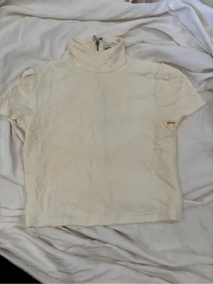 Alice + Olivia Ivory Textured Mock Neck Short Sleeve Zip Back Top Size 2 thumbnail 2