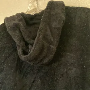 FINAL MARKDOWN Plush ladies hooded jacket small Black thumbnail 3