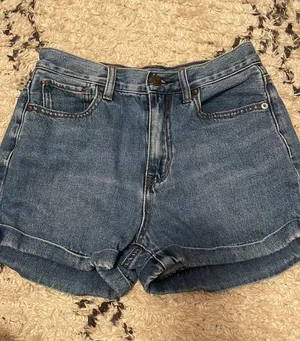 American Eagle Outfitters “Mom Shorts” thumbnail 1