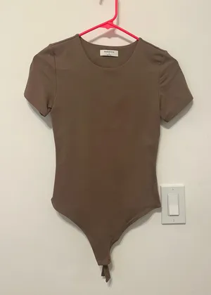 Aritzia Contour Crew Shortsleeve Bodysuit | Size S thumbnail 1