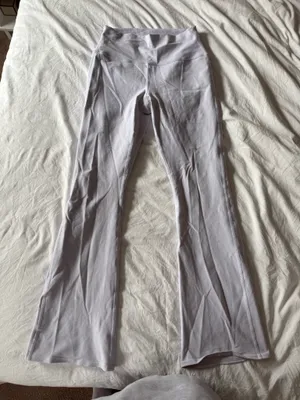Alo Yoga Airbrush High-Waisted 7/8 Bootcut Leggings thumbnail 2