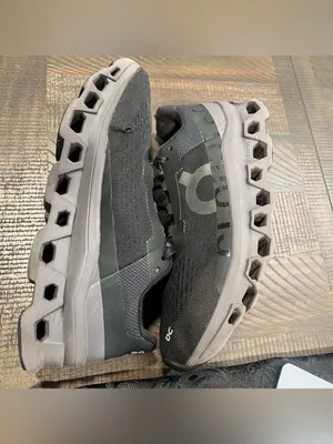 On cloud women running shoes in black 8.5 thumbnail 12