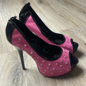 Fredrick’s of Hollywood Sexy Y/K Vintage Stiletto Heels thumbnail 1